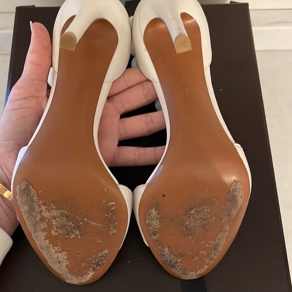 Alaia Bombe Heels - Picture 2 of 5